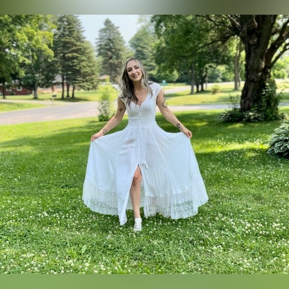 ✨Spell Wild Belle gown XS✨ - Picture 6 of 8